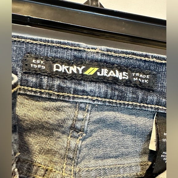 DKNY jeans size 8, stretchy and comfy, boot cut, zippered,30 length. - Picture 3 of 9